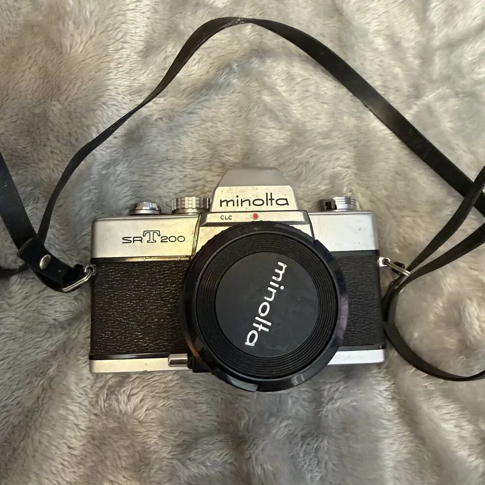 Vintage Minolta SR-T 200 35mm SLR Film Camera w/ 50mm f/2 Lens Strap Japan